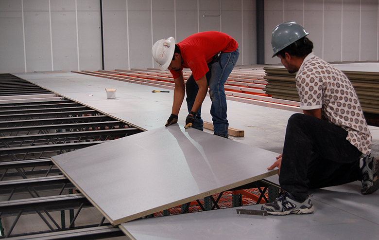 ResinDek-Xspan-Installers-up-close-780x493