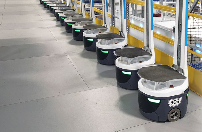 locus-robotics-amrs-lined-up-1